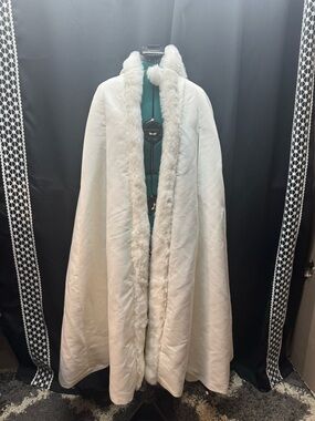 David's Bridal White Bridal Capelet with Faux Fur Trim